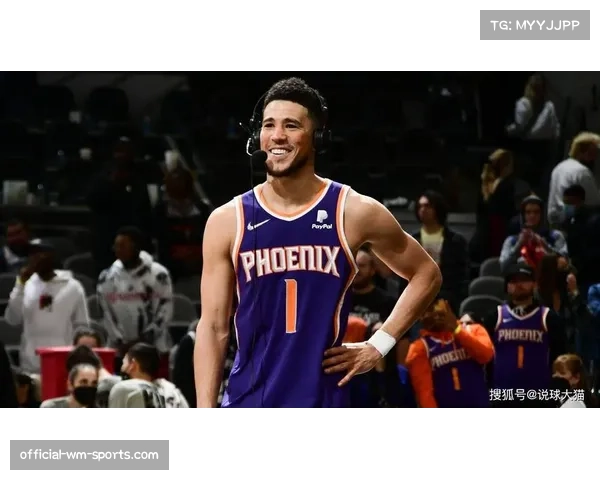 蒂耶诺·巴里倒地未获判罚 进攻球员遭遇防守压力应对 蒂耶诺·巴里倒地未获判罚 进攻球员遭遇防守压力应对